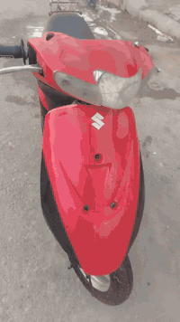 سلام عليكم دراجة للبيع ساسوكي راياضي مفتوح كهربايت كلهة شغالة عدة سلف تجي وتشوف ماناقصهة اي شي سعر 250وبيهة مجال بصيت مكاني لمجر الكبير الرقم***********
