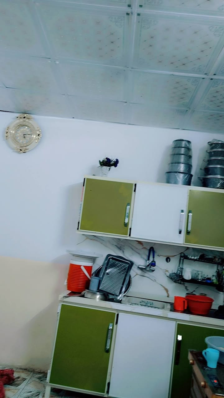 بيت لللبيع مكان الدوانم شارع سوالم لبيت غرفه+ترك كبير +صاله +مطبخ. +صحيات مجاري داخل وخارج شارع مجاري قطره مي مضل مساحه لبيت 180 متر واكو مساحه بيه إذ تريد تبني *********** خابرني وبيك خير ودللل
