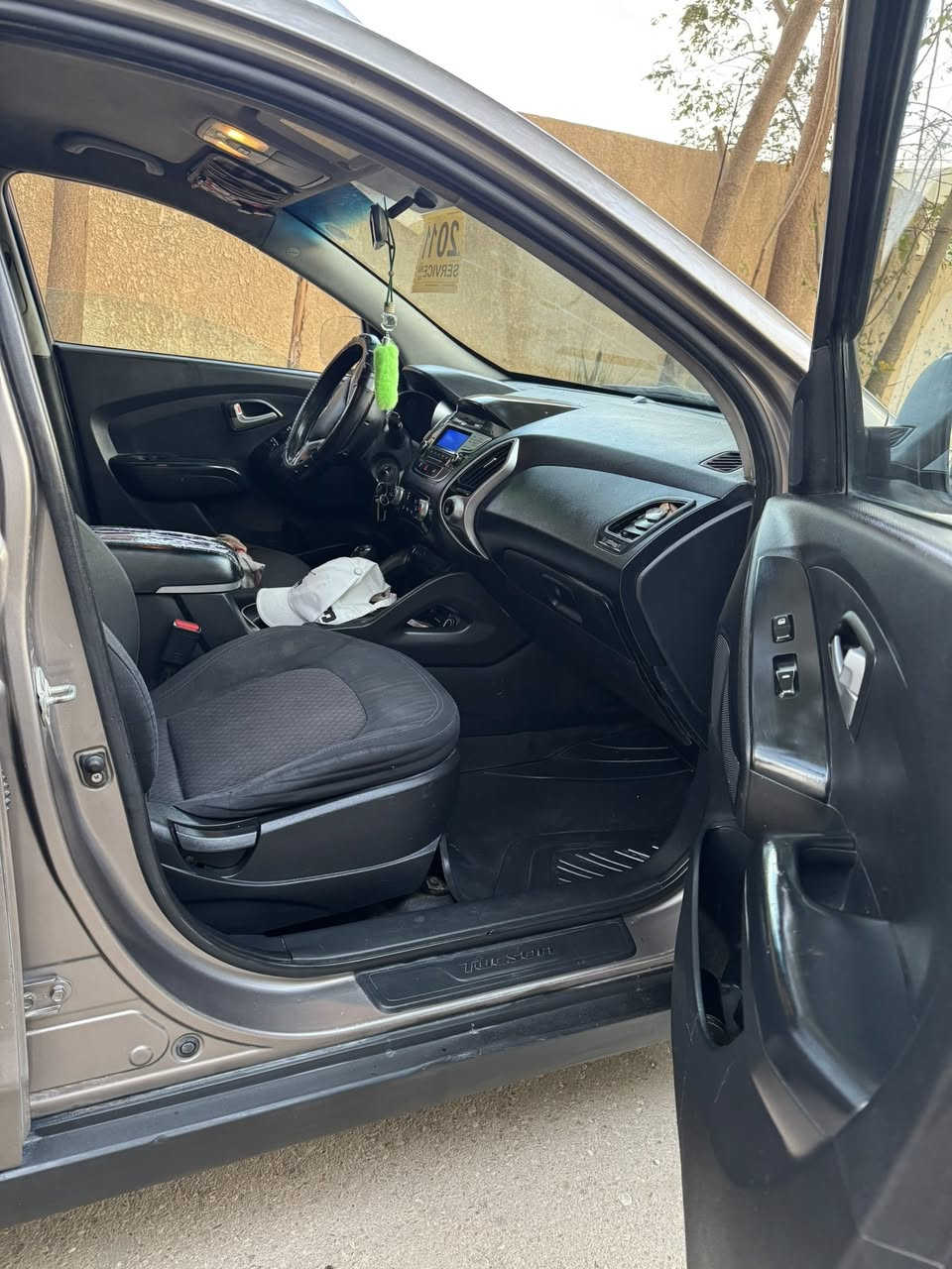 السلام عليكم
هونداي توسان 2011 رقم بغداد دولي (بأسمي) سنوية وهزة جديدات ل 2030 محرك 2000 دوش خير من الله لاتنقيص لاتبخير تخم تاير جديد باتري جديد صدر امامي خلفي قبل شهرين مشدود /تحكمات ستيرن كشنات تدفئة هيتر ستيرن اشاير مري نضام ايكو اقتصاد بانزين والى اخره

السيارة بيها مكانات صبغ ابيع حزام بدون اي دواخل شرط  لغد شاصي كفالة والسونار اخر صورة 
السعر 97 وبيها مجال قليل
مكاني واسط الصويرة
***********
