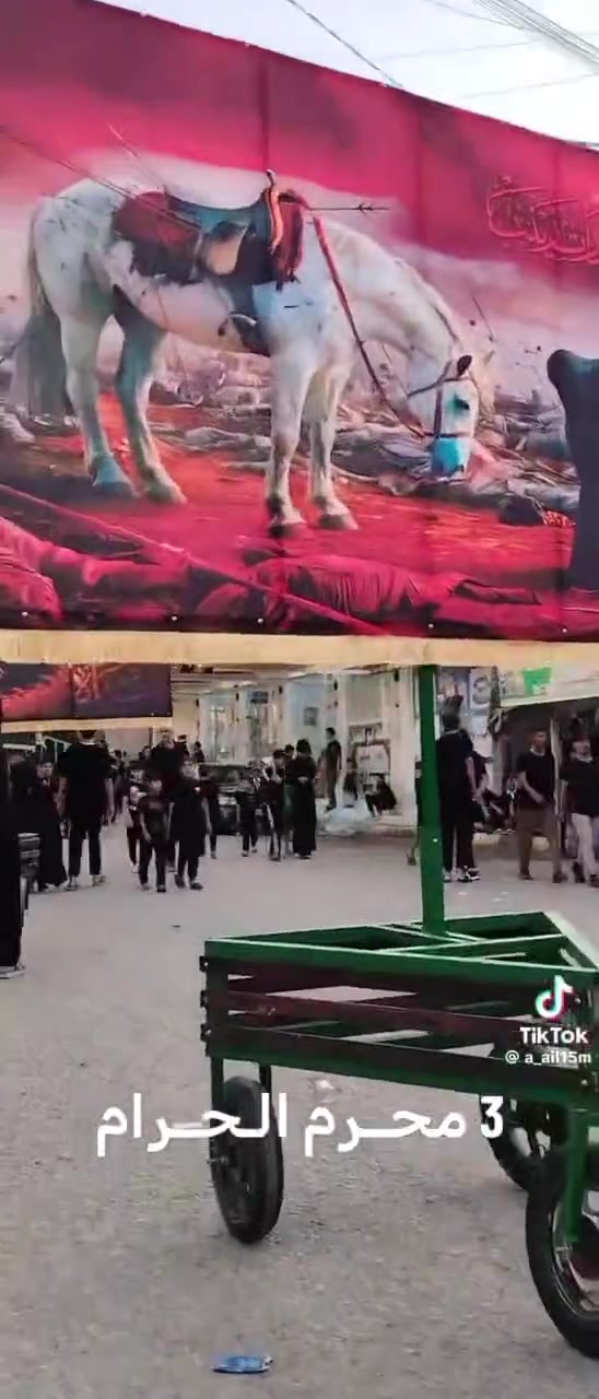 السلام عليكم بوسترات قماش مخمل العرض 3 متر وارتفاع متر 50 السعر الوحده 25الف ***********
