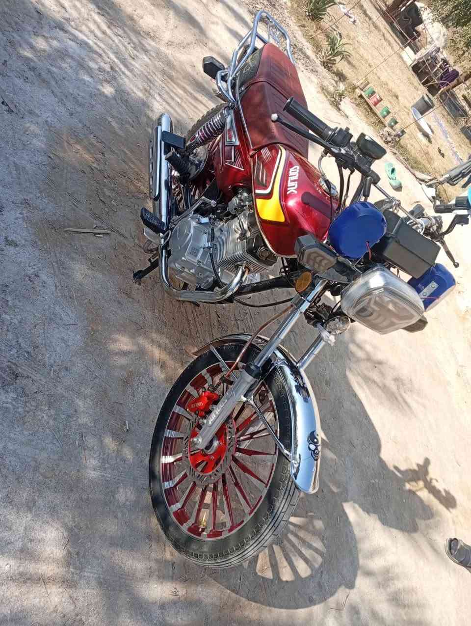 السلام عليكم دراجه سونك موديل 2024 محرك 150 كلشي ما بيهه نقص الدراجه خير من الله السعر 700 وبيهه مجال والشراي يدلل  هذه صاحب الدراجه مازن الشمري  وهذه رقمه ***********
