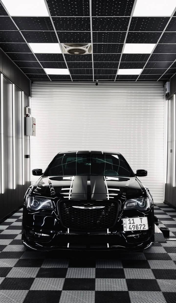 السلام عليكم
Chrysler S300 2016
كلايسلر S300 اوباما
فول موصفات 
بجم عريض
حساسات اماميه 
حساسات خلفيه
بنوراما 
لد امامي متغير 
لد خلفي متغير
سقف روز رايز
دركه فورچيت RPM
سستم صوت Beats
دمام خلفي بالصندوق
جكات من كات باك تنزل السياره وتصعد
اناره محيطيه
تدفئة مقاعد اماميه
رادار جانبي
اشاره بالمري وتدفئه
نقطه عمياء
فلنجه مزرف بريمبو 

‎ويل نجمة اصلي وتخم تاير جديد
وبعد بيها هواي سوالف
٤ قطع صبغ بالسياره
للاستفسار ***********
