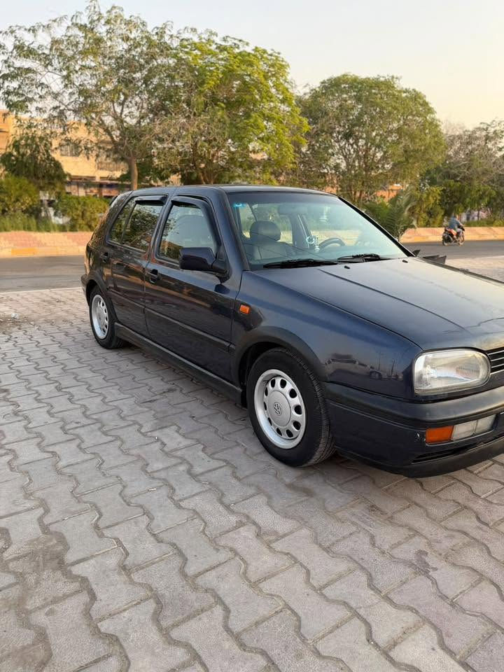 السلام عليكم 😍

للبيع كولف 92 مكينة 2000 رقم بغداد انكَليزي سنوية بأسمي احولك كَبل غرامات صفر هزة جديدة تبريد فول سيارة جاهزة من كلشي على ايدي وخير من الله مال جناي السعر 57 وبيهه مجال قليل ***********
