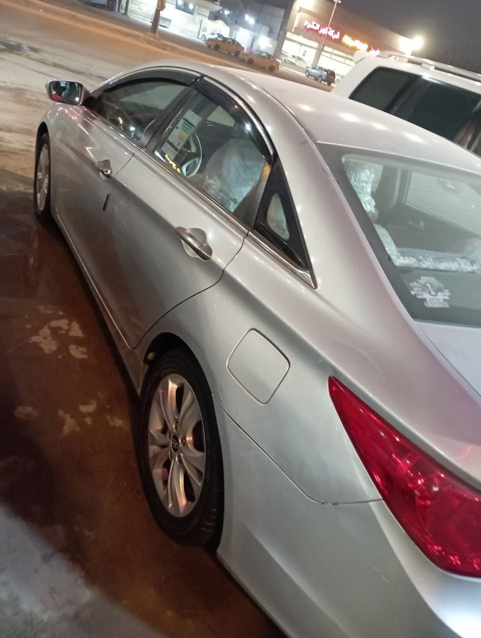 سلام عليكم ورحمه الله 
سوناتا خليجيه 2011 رقم بغداد الدولي باسمي 
سياره مكفوله من فتح وتبديل وصبغ سياره جديده جدا بيها بارد بدور جدا بسيط فقط 
تخم تاير حداديه جديده 
تبريد ثلج 
منظومه عالي زنون 
مكينه بلاد بدون فتح (دوش)
كير بلاد 
منظومه ماء جديده 
معروضه 122 مجالها جدا جدا بسيط 
مكانها حله مركز المدينه 
***********
