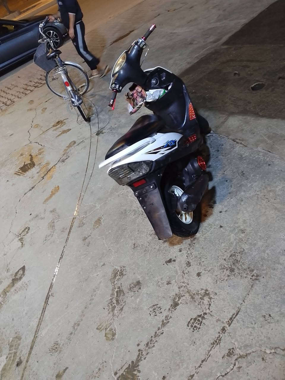 السلام عليكم
دراجه ماكس عدله مكينه 49 
مبدل بيها بوشه 
دراجه شلع معدل 

بيه شغلتين نقص 
شغالة من بجم لبجم 
سعر 550بيه مجال الطيبين 
رقمي ***********
مكان فلوجه حي شهداء
