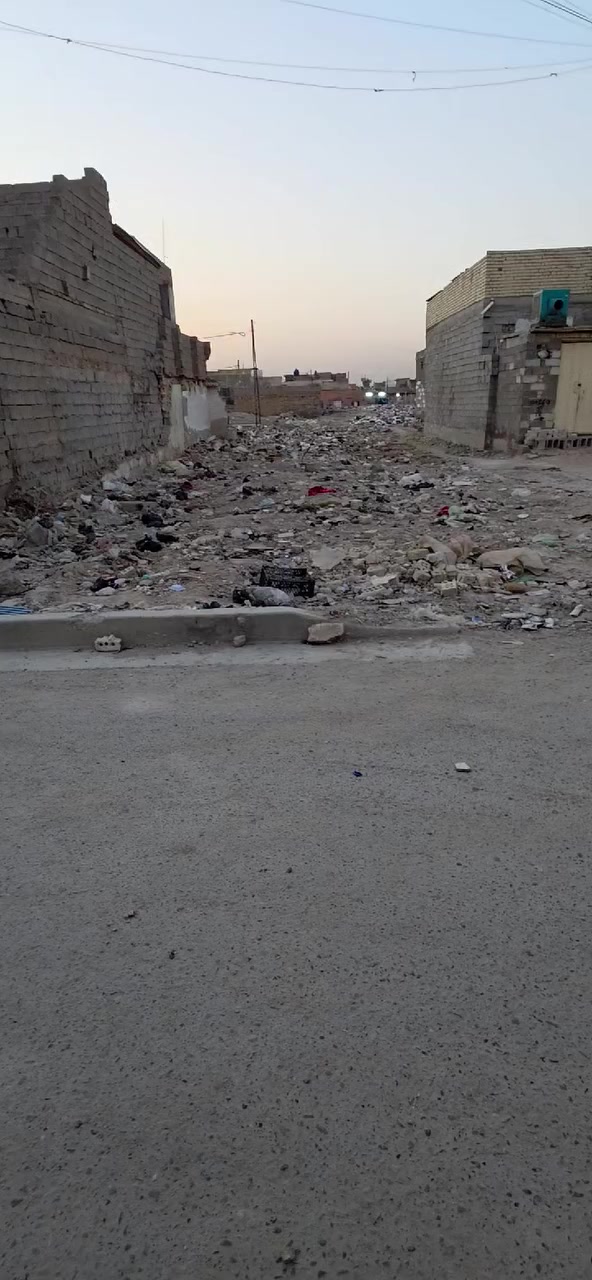 قطعه ارض للبيع المساحة 250 م طابو زراعي سبع قصور شارع ابو علي مقابيل المدرسة الأهلية فرع ١٠م جميع الخدمات متوفره السعر 55 وبيهه مجال للإستفسار يرجى مراجعة الدلاليه الأمير عنوان دلاليه شارع ابو علي مقابيل المدرسة 🏫 الأهلية ***********
