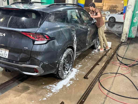 كيا سبورتج 2024  X-line نظيفة جداً
ماشيه 20 الف كيلو 
حادثها باب السايق مبدل نفس اللون واللي وراه مبدل  وربع الجاملغ الأمامي جهة السايق مصبوغ توحيد لون 
 مواصفاتها فول الفول
 محرك 2500
بانوراما
بصمة : تشغيل - ابواب -
صندوك كهرباء شاشة كبيرة على طول الدشبول دجتل كامل 
كيجات الكترونية متغيرة حسب الوضعيات 
تشغيل عن بعد  نظام ملاحة 
انظمة القيادة : سبورت - عادي- 
سمارت - 
الاضواء ترحيب عند الاقتراب مع ترحيب داخلي عند الصعود او المغادرة
. شحن وايرليس
هيتر امامي بالستيرن والكراسي 
 منافذ تايب سي عدد 3 مع 2 في الكشنات ومنفذ يو اس بي ومنفذ جداحة
هاند بريك بصمة
 اوتو هولد
. فول رادارات امامية وخلفية وجانبية360 درجه
مانع اصطدام خلفي وحساسات
 تحديد مسار ذكي
 قيادة أليه ذكية
 نقطة عمياء
 كروز سرعة. تدفئه وتبريد كشنات
كشنات كهرباء 
وضعيه تغير صوت المحرك
 اشاير بالمري
 تشغيل عن بعد 
شاشة لمس متغيرة لتحكم الميديا او لتبريد
. ستيرن فول تحكمات
وبعد بيها مواصفات هواي 
رقمها بغداد بأسمي  تحويل ثاني يوم
للبيع او المراوس  باقل حسب القناعه 
العنوان بغداد 
الهانف***********
السعر 23000 وبيه مجال حك جيتك بغداد
