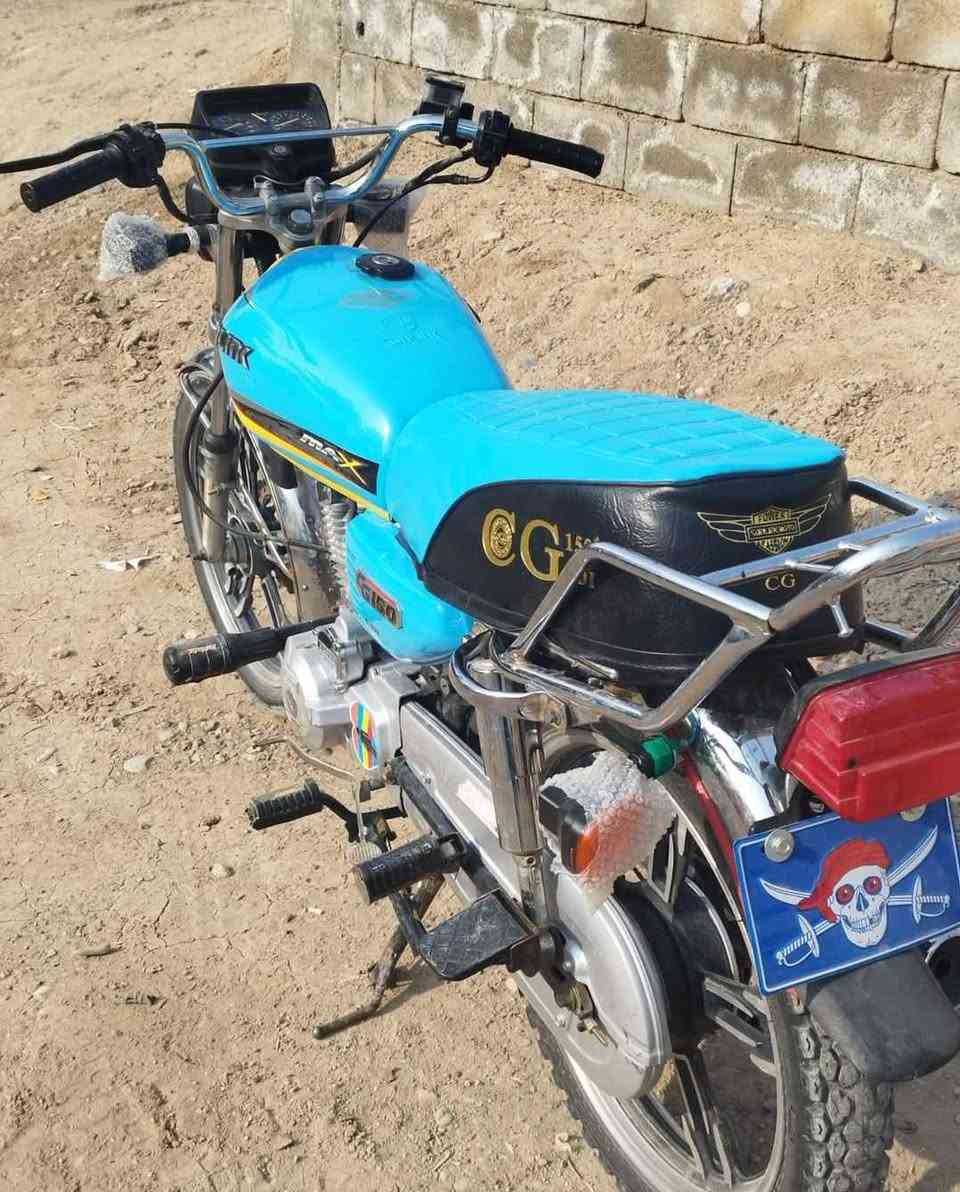 سلام عليكم دراجه سيفان 2022 ورقه كرتونيه دراجه حلوه وكاعده كله شغاله السعر 575 وبيه مجال قليل ***********

