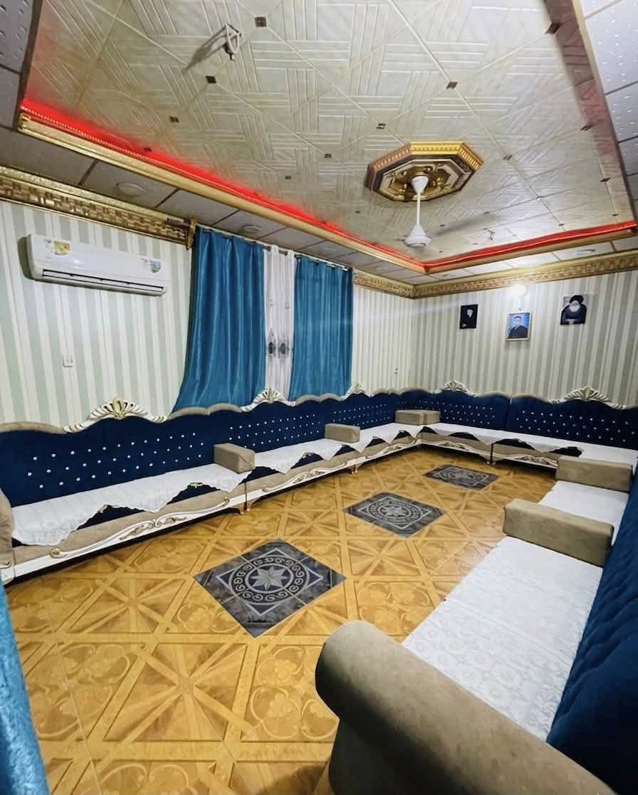 السلام عليكم ورحمة الله وبركاته
بيت طابقين للبيع مساحة 326 طابو صرف بحي الرسالة قريب على عشرين دار يتكون البيت من
1- مضيف 6x4
2- صالة بحدود 7x4
3- مطبخ حار وبارد
4- بي اربع غرف نوم 6x5
5- صحيات خارجية و حمام
 بالطابق الارضي وطابق الاول

6- طارمة تسع سيارة مع حديقة

ملاحضة/ ترك خلف البيت بحدود 3 امتار ع طول البيت / الاستفسار  السعر خاص ‭***********
