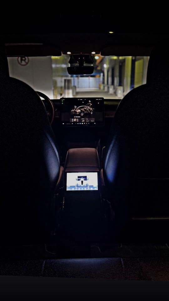 تيسلا Y 
موديل 2023  DULL MOTOR 
لونك رينج 
رقم بغداد 
اون لاين 
تحديث 2026 
دبل شاشة 
صبغ جاملغ خلفي و شوية من الباب 
بدون ايرباك حادثها خلفي 
وياها شاحنة 32 امبير
و كارتين تشغيل 
بيها حساب شركة 
السيارة مميزة
ماشية 70 

23000 $ وبيها مجال قليل 

***********
