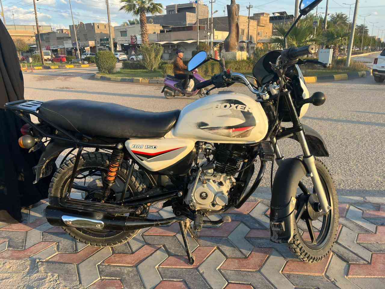 دراجة بوكسر 2019 اوراق اصولي
مفتوحة مرة وحدة وغراض كلة من الوكالة الله شاهد على كلامي دراجة انضف من الصور  تايرات الامامي باكستاني اصلي والخلفي اصلي كابريتر اصليه دراجة خير من الله شلعة تشك الكاع دراجة ما متعوبة ابد ايدي بيهة دهن كلة من الوكالة 

السعر ٨٥٠  خواتهة بلشارع كلهة ب مليون ومليون وربع 
مكانهة حلة  شارع ٦٠ متواجد واتساب فقط 
الرقم ***********
