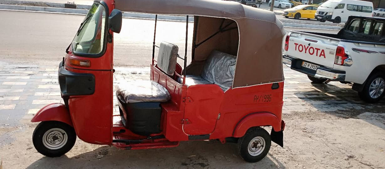 السلام عليكم تكتك 2021 تكتك نضيفه خير من الله مفتوحه مكينه جديده ما مرقمه معامله كامله بس ما مرقمه اورقك ومعامله عارضهة 7100 سبع ملايين 100الف بيهة مجال قيل  مكاني الكماليه شارع جامع ما متواجد فيس فقط وتساب وخط ستفسار *********** مستعجل عل بيعه
