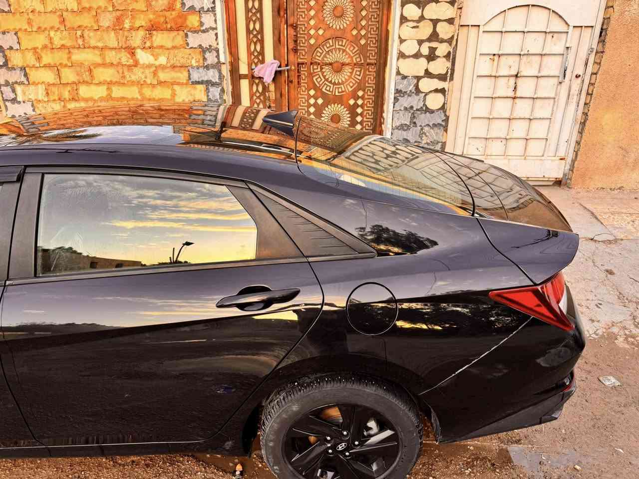 بسم الله الرحمىن الرحيم
النترا ٢٠٢١ للبيع فقط 
السعر ١٤٥ وبيها مجال للشراي
يجي ويدلل 
***********
هذا رقمي وبي واتس اب
 ثلاث انظمة قيادة
شاشة دجتال متصلة
رادار اربع اتجاهات
توقف ذاتي
وبعد بيها هواي مواصفات
