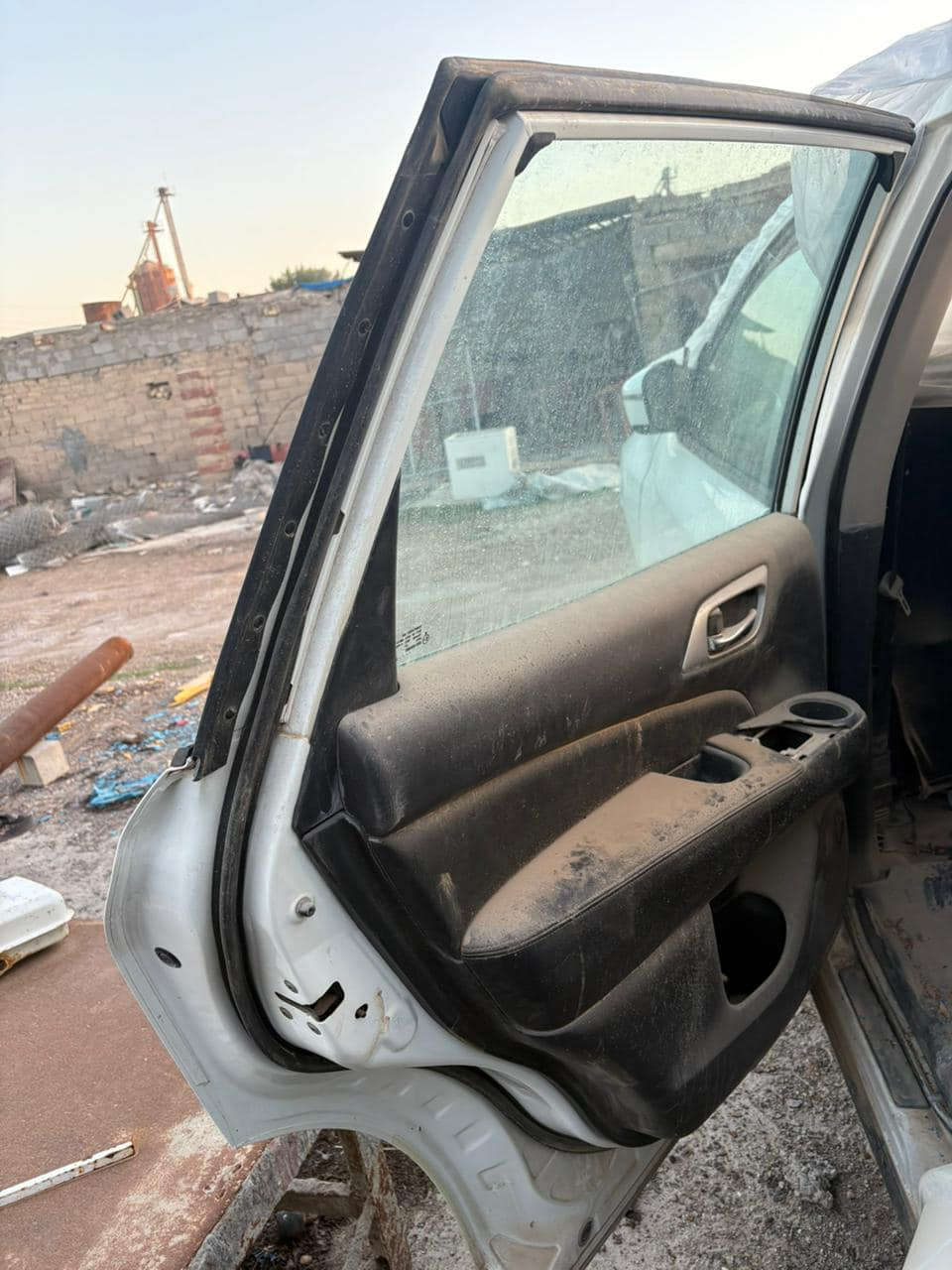 للبيع نيسان فاثفيندر 2018(حادث)
🔴محرك V6 وكير شغال 
🔴رقم 
🔴باب امامي خلفي جهه سايق
كوت 
***********
