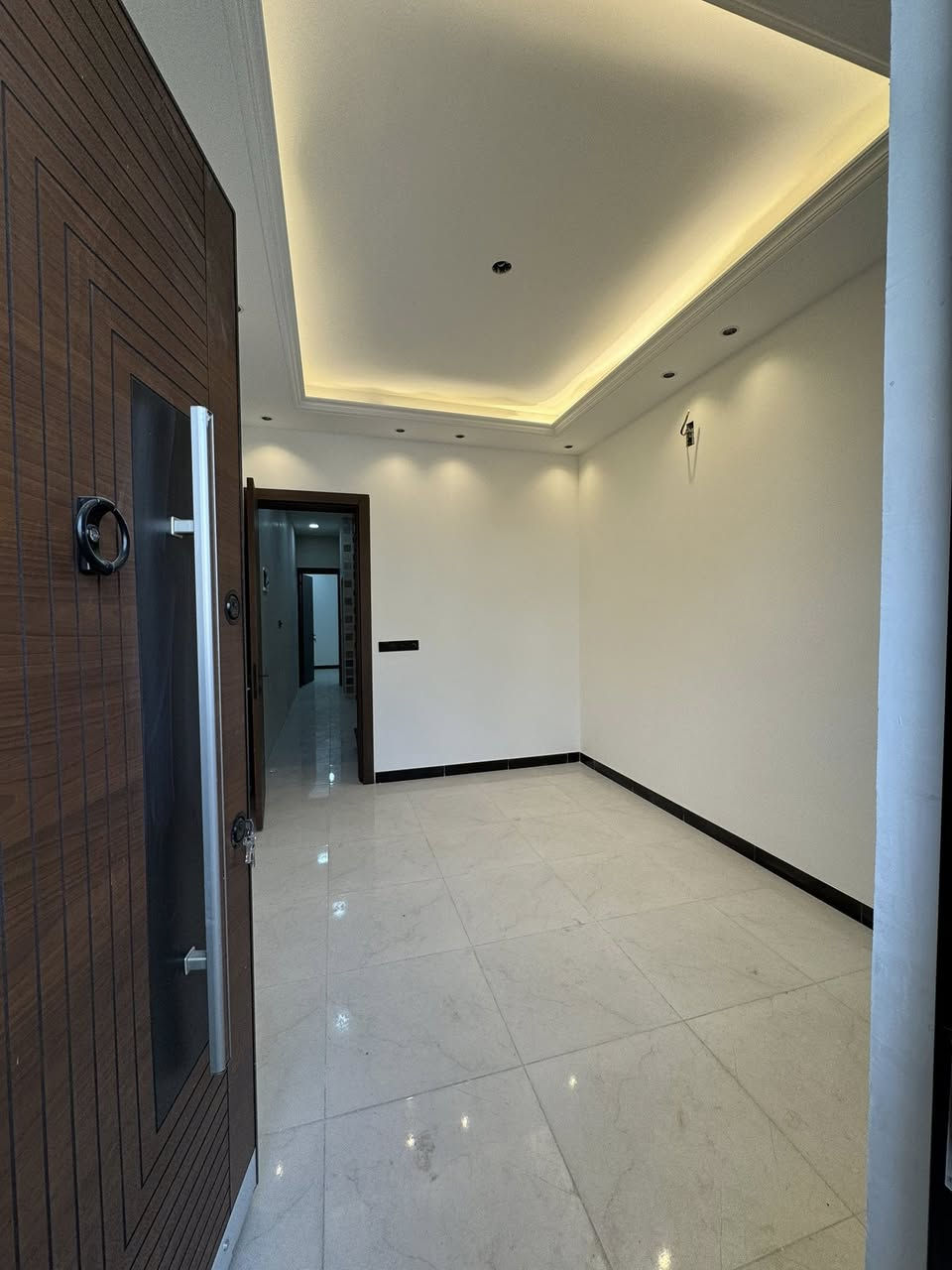 فرصتك لامتلاك بيت بطابو صرف مساحات 50 م   فضلة. 5 متر. عرض شارع 20متر
مواصفات البيوت: عرض شارع 20 متر 
✔️ 3غرف نوم واسعة
✔️ صالة معيشة بتشطيب عصري
✔️ خدمات عدد (2)
✔️ منور للإضاءة والتهوية
✔️ تصميم حديث يلائم العائلة

📍 الموقع: بغداد – حي القاهرة  – ناجي عواد  – داخل فرع افران زيتون 

📞 للاستفسار: ***********

• الرقم الثاني:
