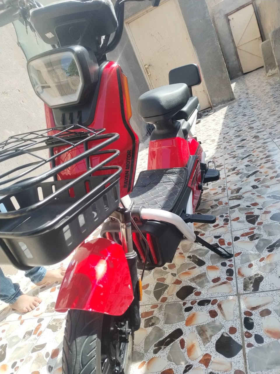 سلام عليكم دراجه شحن للبيع مستخدمه صارلها 15يوم نقصها متستقبل شحن الان متروكه دراجه جديده أمانة الله ول شراي يتصل وبي خير ويدلل ***********
