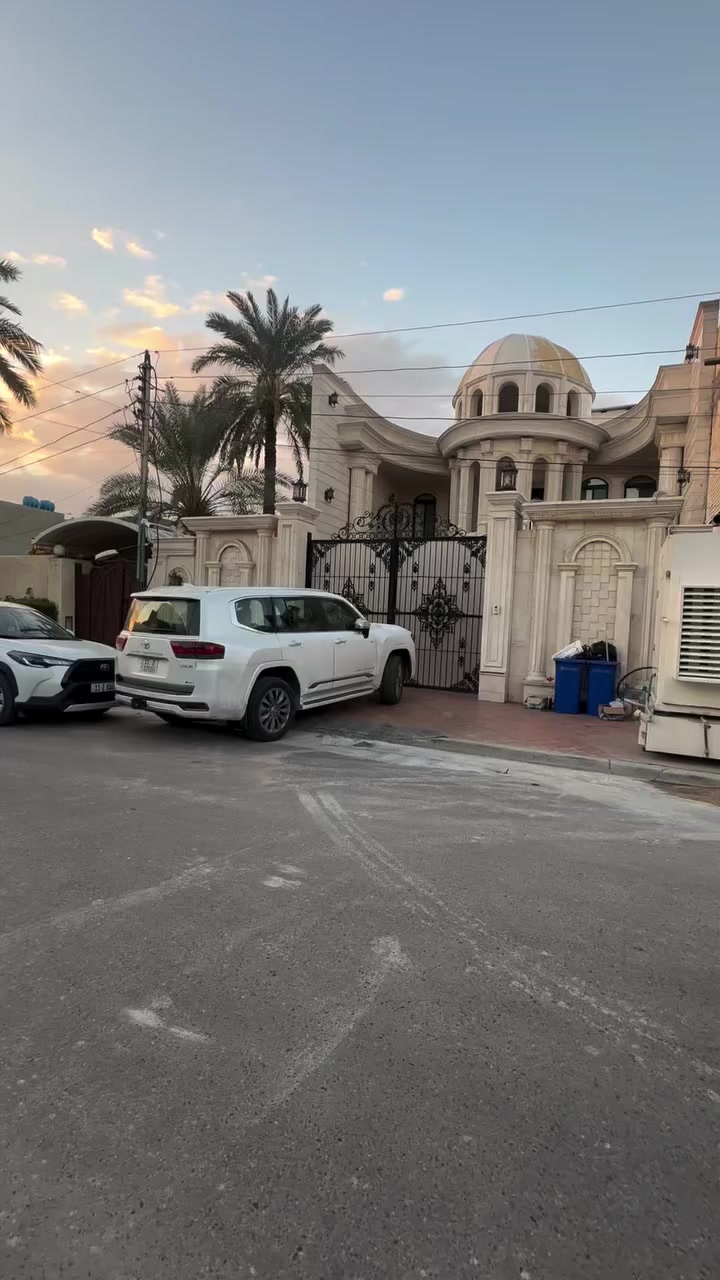 ⁨ 🏡 للبيع – افخم قصر vip في السيدية

المساحة: 480م | الواجهة: 12م | النزال: 40م

التفاصيل:

 • الطابق الأول: صالة ضيوف + حمام ضيوف + مطبخ حار وبارد + غرفة نوم ماستر + مسبح داخلي + مصعد كهربائي + حمام.
 • الطابق الثاني: 4 غرف نوم ماستر + 3 حمامات.

#لمعرفة #السعر #الرقم ( 1 ) #سأتي #السعر مباشره 

الموقع المثالي:
يقع المنزل في السيدية مربع الاقتصاديين ارقى مربعات السيدية على شارع عريض 15م ورصيف 4 امتار

📞 للمزيد من التفاصيل أو لحجز معاينة، اتصل بنا على: 
*********** + واتساب مهندس غيث 
***********

عقارات عقارات_ابوظبي عقارات_الامارات عقارات_تركيا المهندس_غيث_علي⁩
