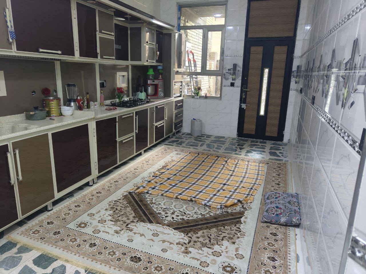 سلام عليكم  دار للبيع المساحه 187العنوان الاورفلي قرب جامع المصطفى سند بأسمي سنه البناء 2025 هس نازل بي اقل الشهر من كمل 
البيت فول الفول طابقين كهرباء بوري الارضيه كاشي مرمر 
السطح كامل ستايكر اي استفسار الخاص ***********
