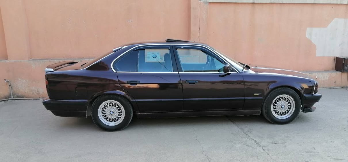 بيئم 525 .محرك جديد  كبس ديجيتال  گير اتوماتيك موديل 1993  سلايت جامات كهربائيه تبريد قطعتين . دبل أيرباك.مرايات كهربائيه.سلايت .كوشن جلد .گير محرك بشرط  سيارة عام بخ جمالية تحويل  بشرط . رقم وسنوية  جديد حتى.2029.سياره رقم دهوك و موجوده بدهوك.سياره بدون مصرف نهائيا.بس حادث جاملوق امامي نفر
سياره تحويل و غرامات بشرط ..سعر.70.مجال 
***********.فايبر.واتسأب دهوك, العراق
