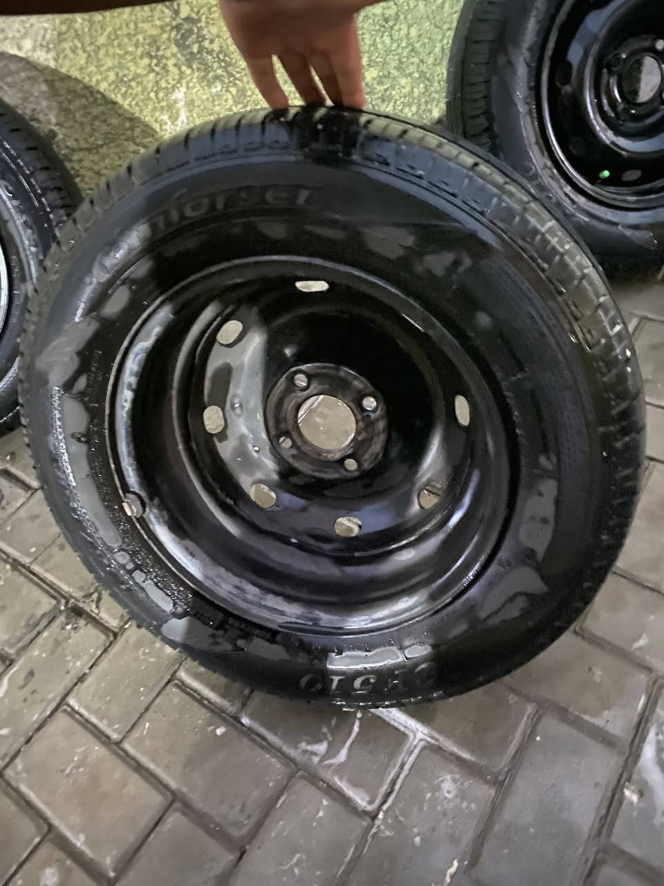 سلام عليكم 

تخم تاير ويل للبيع 

ويلاه بلاديات مامصبوغات اسود طافي 

حجم 185/70/14

جديد ماشي اقل السبوع

مكاني بغداد مدينه الصدر 

الاستفسار ☎️***********☎️
