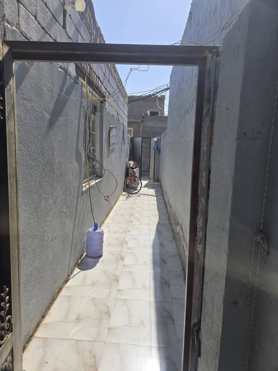 بيت  مساحة ١٠٠م خلفي زراعي للبيع
بيه وصل تطويب
البناء درجه ممتازه
العنوان خلف الروف قرب بيت النائب دواود العيدان
السعر ٤٨ وبيه مجال
الاتصال على الرقم فقط اتصال ***********
