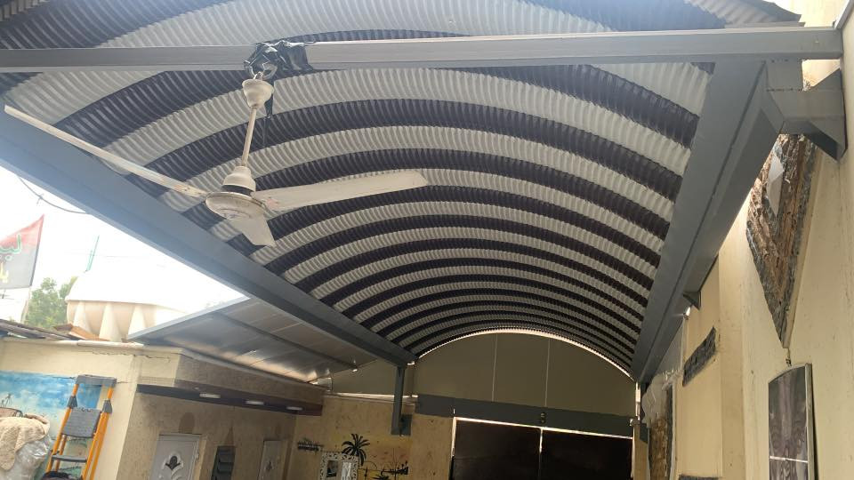 مظلة كيسبان جديدة شبه نظيفه قياس تقريبا 10x4.5 .. السعر 700 وبيها مجال بسيط للشراي  … ***********
