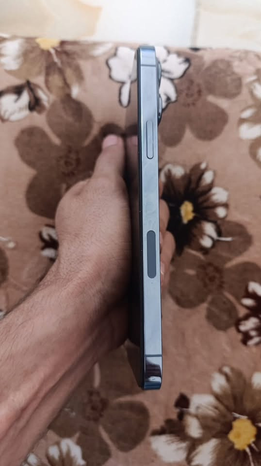 آيفون 13 برو ماكس لون بحري جهاز كلش حلو مستبدل شاشه وكاله فقط بطاريه 87 جهاز ماعايزه شي السعر 575 الاتصال اًو واتساب ***********
