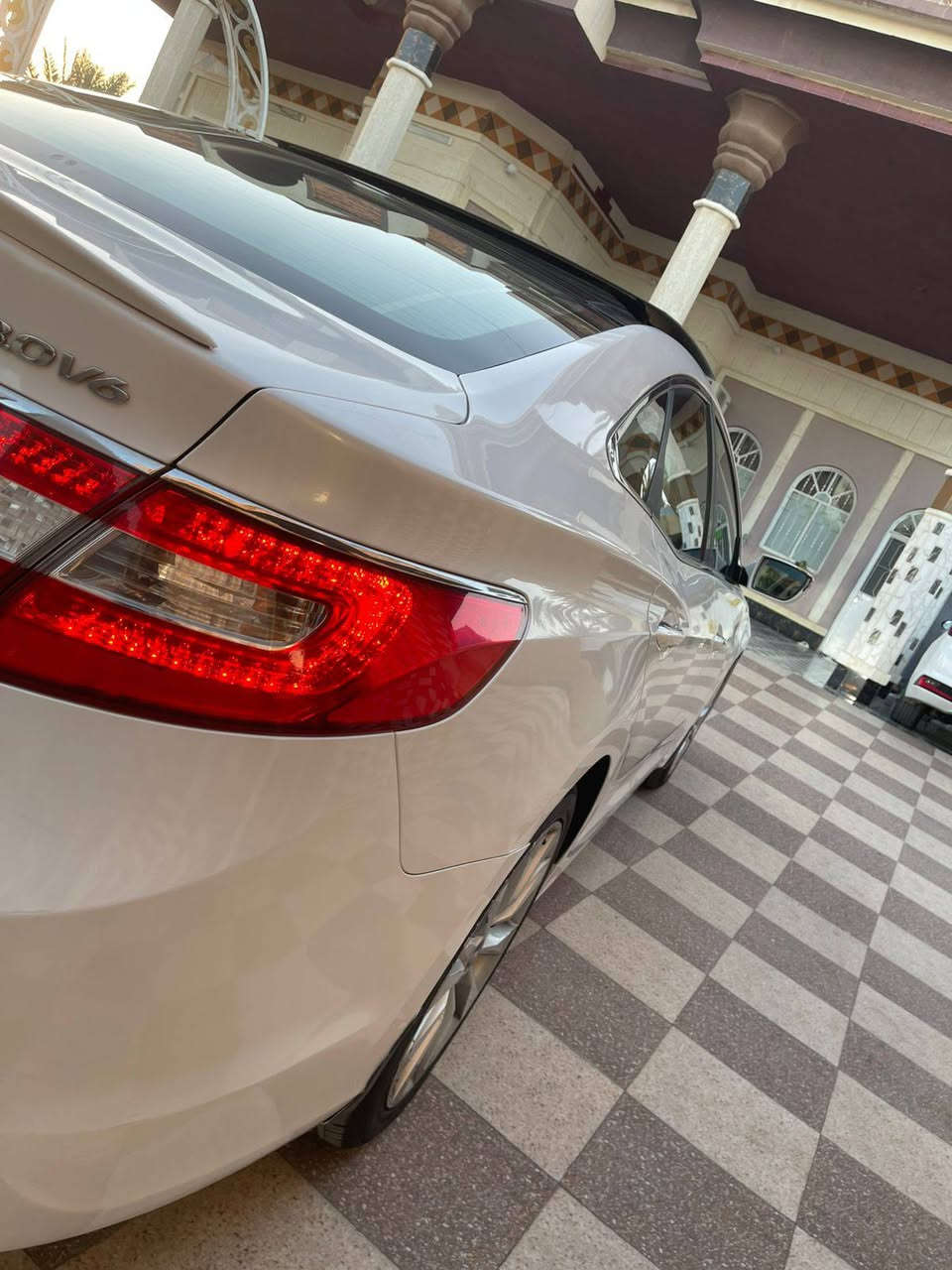 السلام عليكم 
ازيرا للبيع 2014 خليجي فول مواصفات مكفوله عدا دعاميه صبغ مكفوله من فتح وتبديل وصبغ 
رقم بغداد الدولي بأسمي 
مكينه 3000 غير مفتوح كير غير مفتوح بلاديه السيارة ماشيه 103 كم لايتات زينون حاجب شغال 
الأنبار الكرمة 
السعر 142 وبيها مجال
***********
