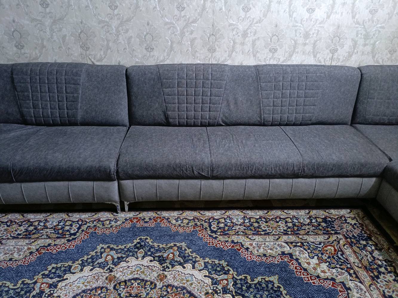 العنوان بغداد شارع الصحة
تخم قنفات كامل للبيع نضيف اخو الجديد 