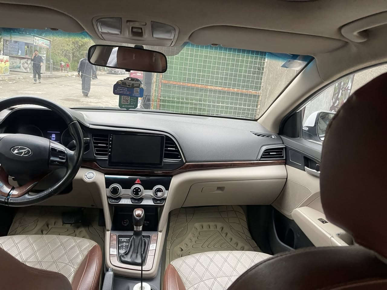 السلام عليكم الانترا ٢٠٢٠ خليجي فول مواصفات السياره بيها جاملغ ودوسه الباب اثر شخوط بدون ضربه السياره سعرها ١٤٥ 
***********
سنويه جديده داخله هزه السياره
