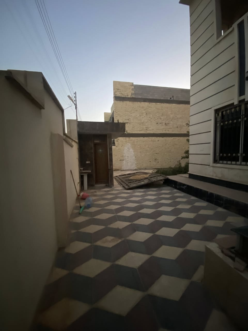 اعلان متوفر فلل للايجار طابقين العنوان الرمادي الملعب مجاور شارع 60بناء حديث يرهم مكتب او روضه او شركه او العائله المساحه البيت 600 م 
خدمات متكاملة يتكون مطبخ واستقبال وصالة وغرفة نوم (6) حمامات داخلية وخارجية  كراج  حديقه 
✅ الخدمات كاملةمنطقه راقي وهدوه كلش  🔏تصوير البيت موجود واتساب حصرا السعر خاص
💬للأستفسار مراجعه 
       مكتب مصطفئ العلواني للعقارات 
    ***********   📲
🌐الرمادي الشركه مجاور اعداديه فلسطين
