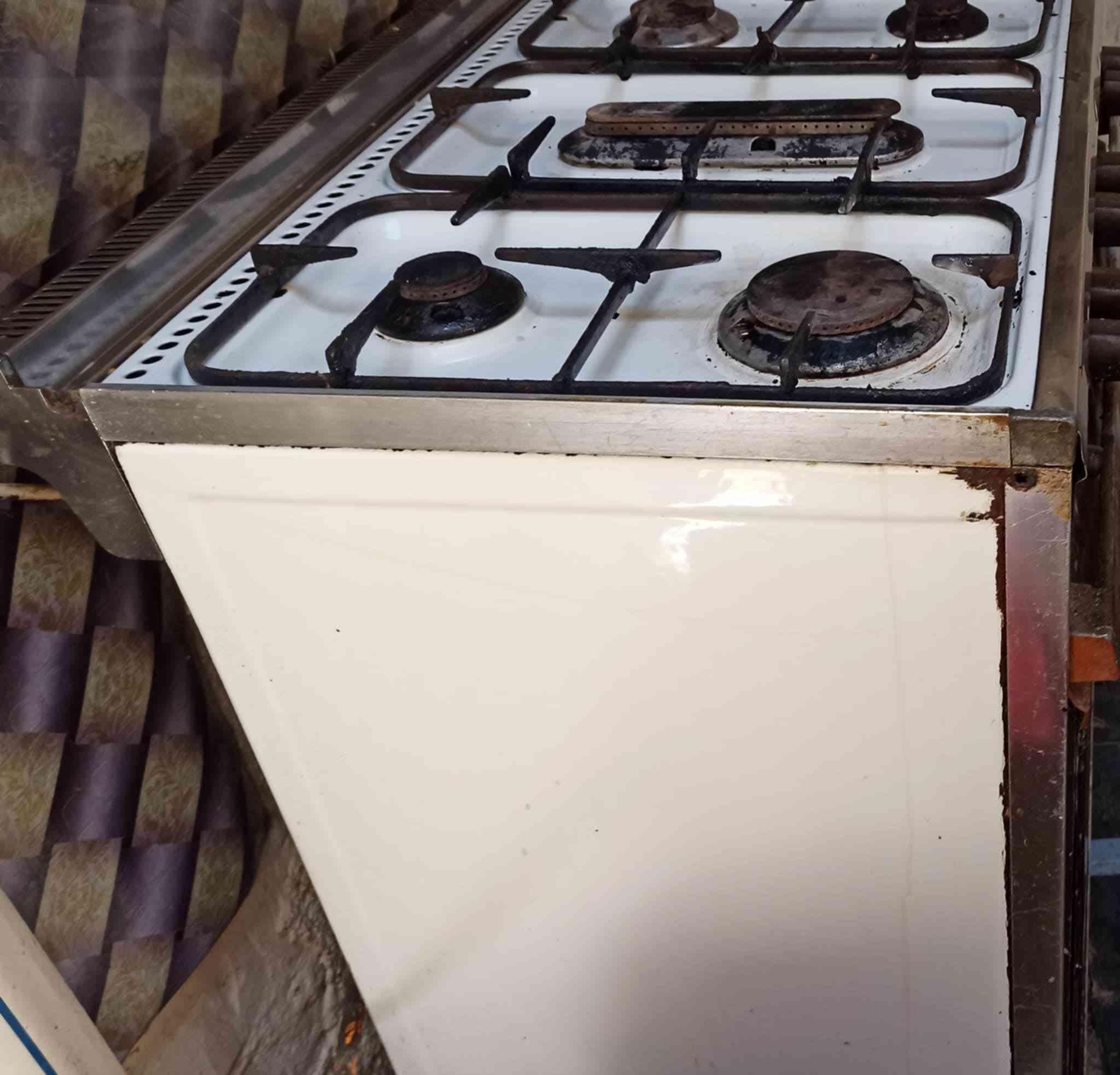 مستعجله ع البيع طباخ نضيف شغال
السعر 125 بي مجال بسيط 
شراي تفضل خاص


**إذا كنت صاحب هذا الإعلان وتريد حذفه لأي سبب، رجاءا أرسل رسالة إلى الدعم الفني**