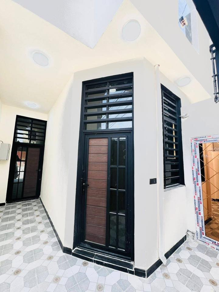 سلام عليكم 70 متر للبيع
طابو زراعي سند ٢٥ بيه إقرار محكمه 

يتكون من غرفه نوم 1

وصاله ومطبخ واستقبال 

وصحيات داخل وخارج 

البيت جديد بعده مامسكون 

بناء درجه أولى

مكانه حي ميسان شارع60 قرب سكله الكرعاوي 

الاستفسار 

***********

***********/واتساب
