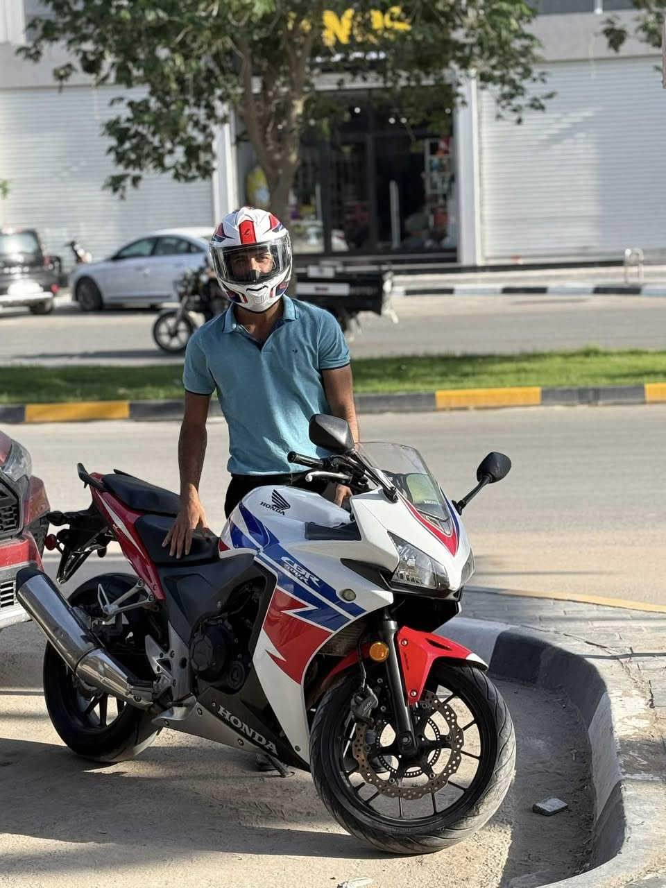 هوندا cbr 500 موديل 2014 ماشية 14 الف 
نظيفه ودراجه عمليه جدا ومتوازي ع بيعتها 
سعرها 26 
***********
