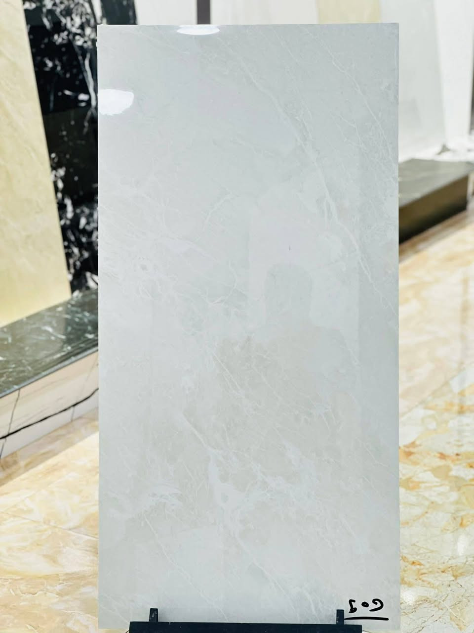 بسم الله الرحمن الرحيم 
يقدم لكم معرض ابو يزن للسيراميك والبورسلين 

اجود وارقى انواع السيراميك والبورسلين 

 
وباسعار مناسبه وجوده عاليه 
تنويه أن بضاعتنا قطع ليزري وليس 
عادي

بورسلين لوح 60x120
من ارقى النوعيات 
نانو بوليش 

ويوجد لدينا جميع انواع السيراميك والبورسلين من جدران وارضيات 
للحجز والاستفسار يرجى مراسله الصفحه عبر الخاص او المراسله واتساب 
***********
