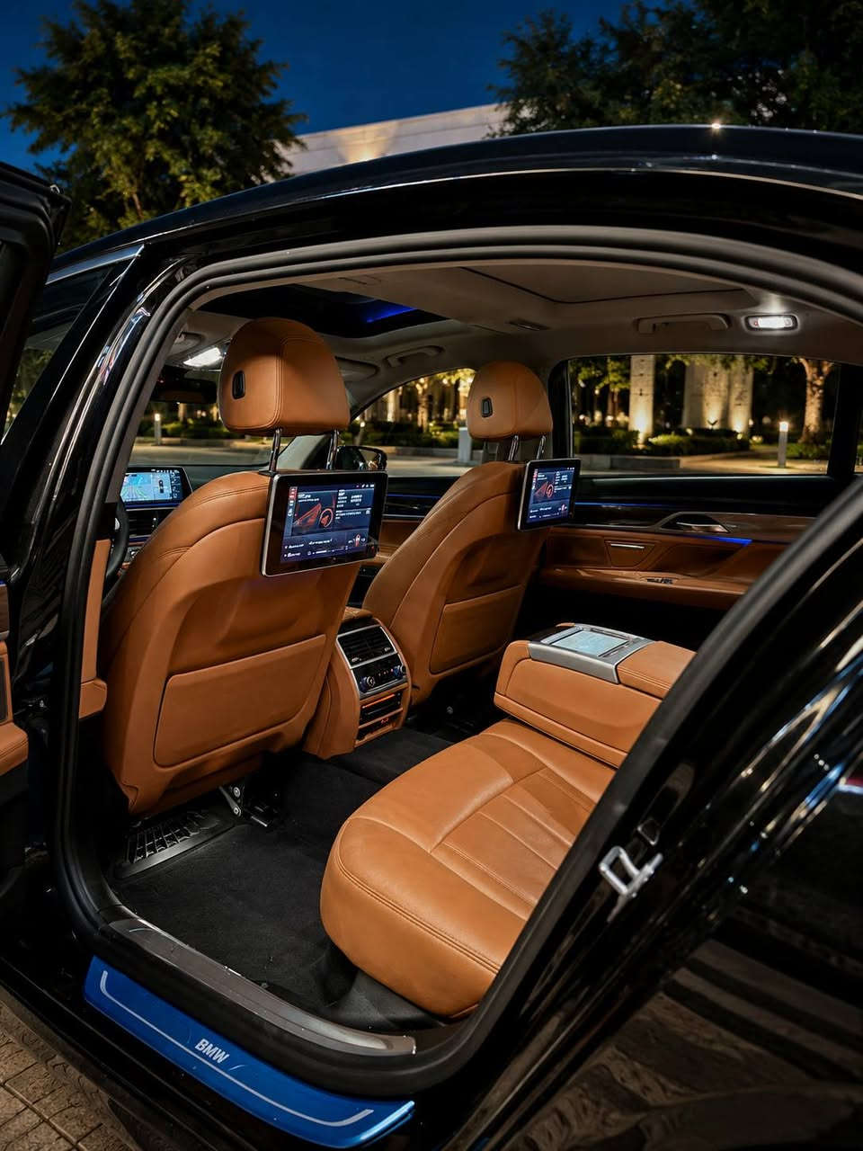 بيع او مراوس 
وكالة العروش خليجية BMW 740 Li
موديل 2020 باب طويل السياره فول الفول 
بانوراما وداتا شو وكامرات 360 درجة وابواب شفط وجكات ورادارات ونقطة عمياء وكشنات جلد وتبريد وتدفئة حتى الخلفية وبصمات وصندوك كهرباء و5 بردات وايباد خلفي للتحكم وبعد هوايه مواصفات اعلى فئه السياره جديده وجاهزه من كلشي تخم تاير وصدر جديد و السياره خليجية كفاله عامه باستثناء بارد في باب الخلفي السياره كانت مغلفه من 2020 وهسه شلت التغليف يعني البدي كلش جديد وستخدام السياره كان في عمان يعني مامتعوبه السياره رقم بغداد ومكانها بغداد السعر 410 ورقه للأستفسار ***********
