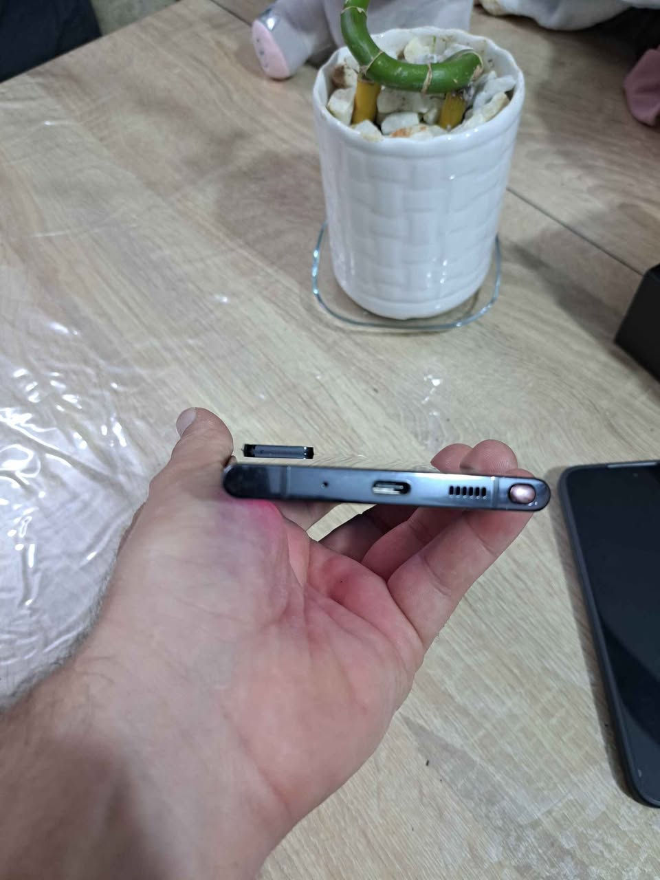 GALAXY NOTE 20 ULTRA 
ذاكره 256 كيكا رام 8 
دبل خط شرق الاوسط مو اوروبي 
مبدل ضهر بدون عيب 
سعر.... 325 الف فقط 
***********
*********** كركوك, العراق
