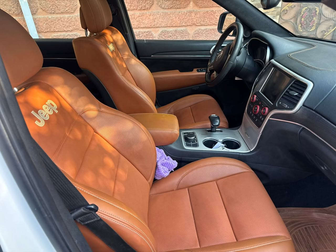 سلام عليكم 
جيب 2014
خليجي مواصفات خاصه
فول 1/1
محرك 3600
فتحه بنراما 
رادار جانبي
رادار امامي 
تحديد مسار 
حساسات خلفي امامي 
داخل بيجي 
كشنات حضن تدفاة تبريد 
سياره مبدل دعاميه x
مكفوله من الشخط والضربه والصبغ والتبديل 
مكانها بغداد 
***********
