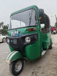 # السلام عليكم تكتك للبيع 21 شهر 11 تكتك ماانقصها اي شي گبل للشارع  رق...