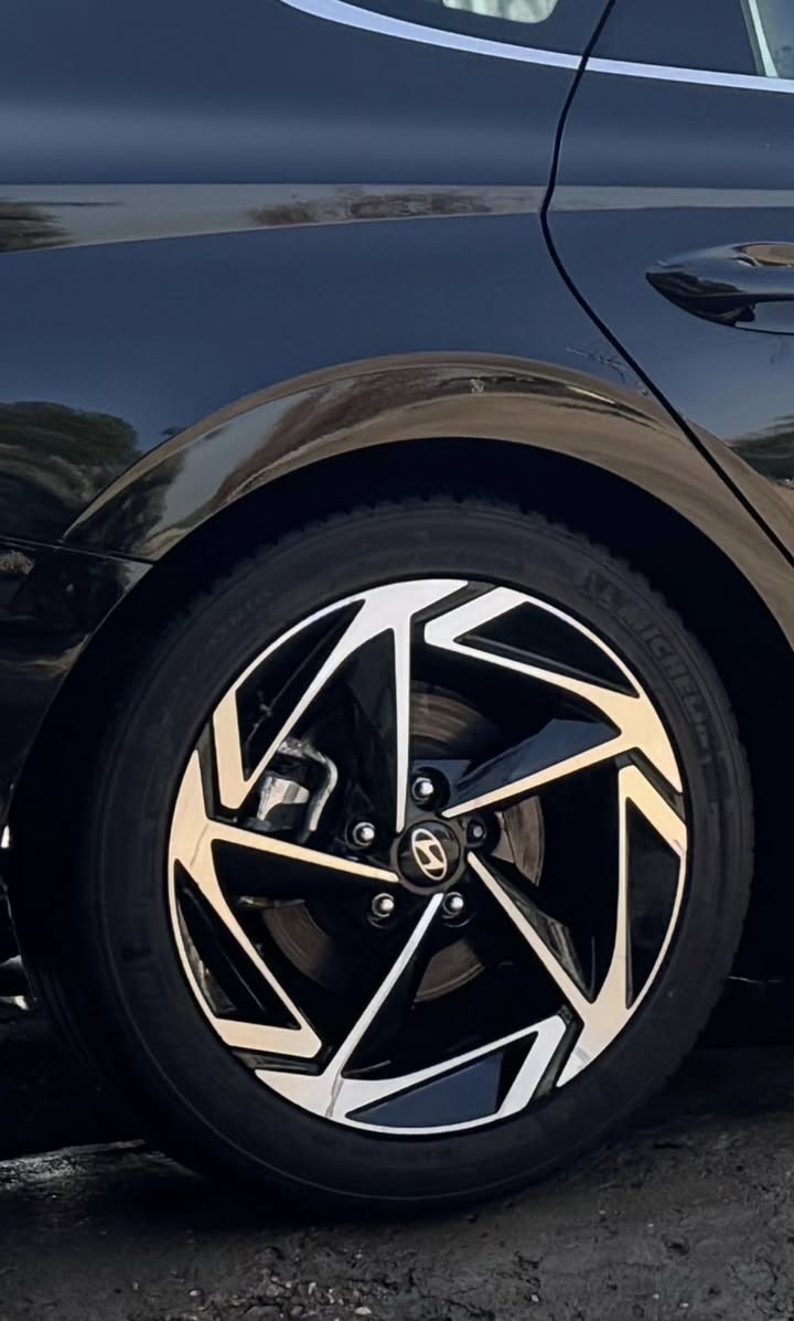 سلام عليكم
للبيع ويلات سوناتا 2025
حجم 18ويلات جدد لاعوج ولاتصليح 
السعر 400$

0783 370 0793
