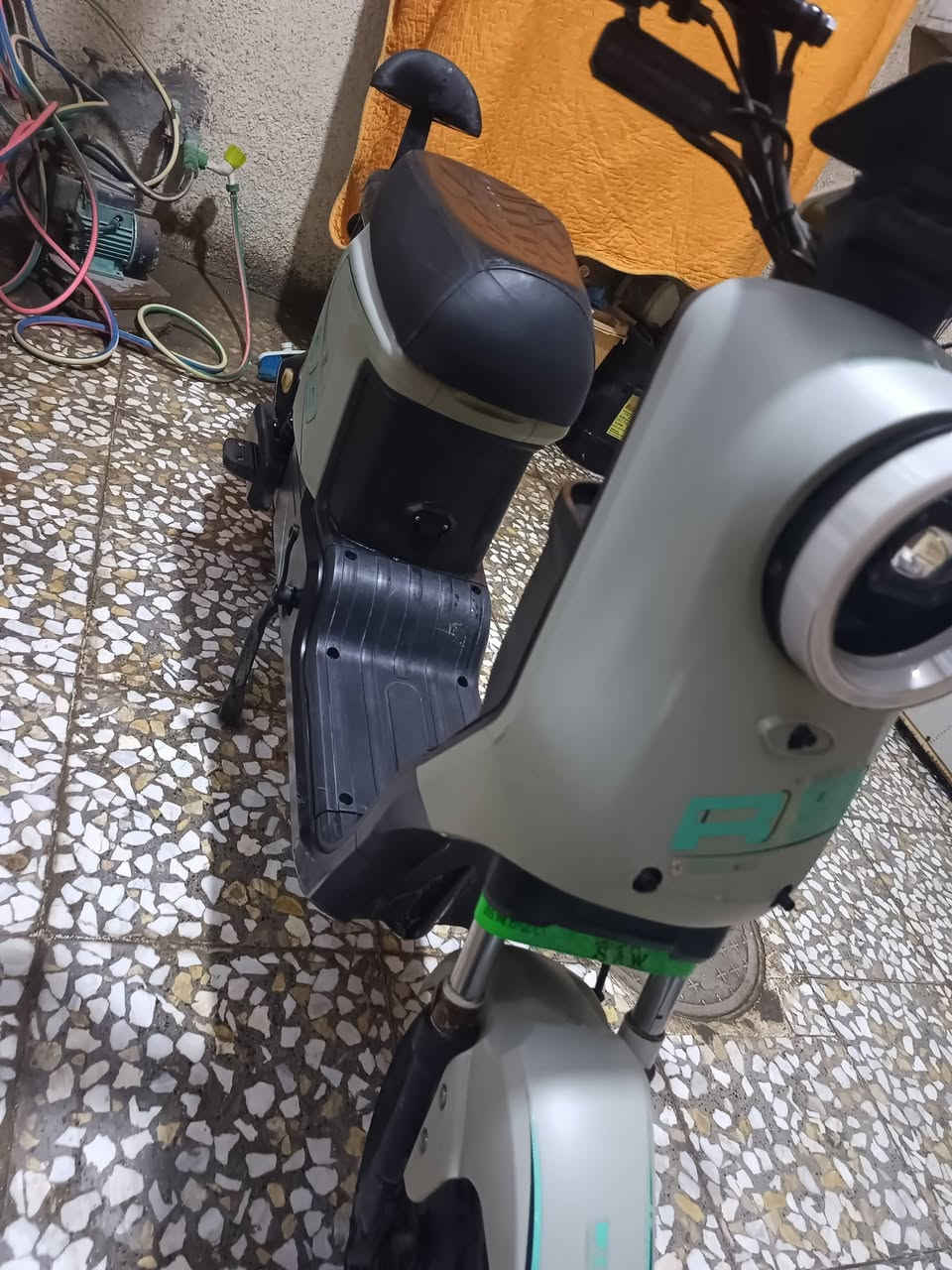 السلام عليكم دراجه ار 9 موديل 2024 شاير شاحنه 2 وبيها كسر خفيف باوباليده ودراجه نظيفه تايرات نظيفه وياله و بريكات شغاله دسك أمامي دهن  دسك خلفي غاز امرايا ثنين ملف ١٢٠٠ سرعه ٩٩ حقيقي ٦٤ سويجين بصمه مكاني بغداد رقمي ***********
