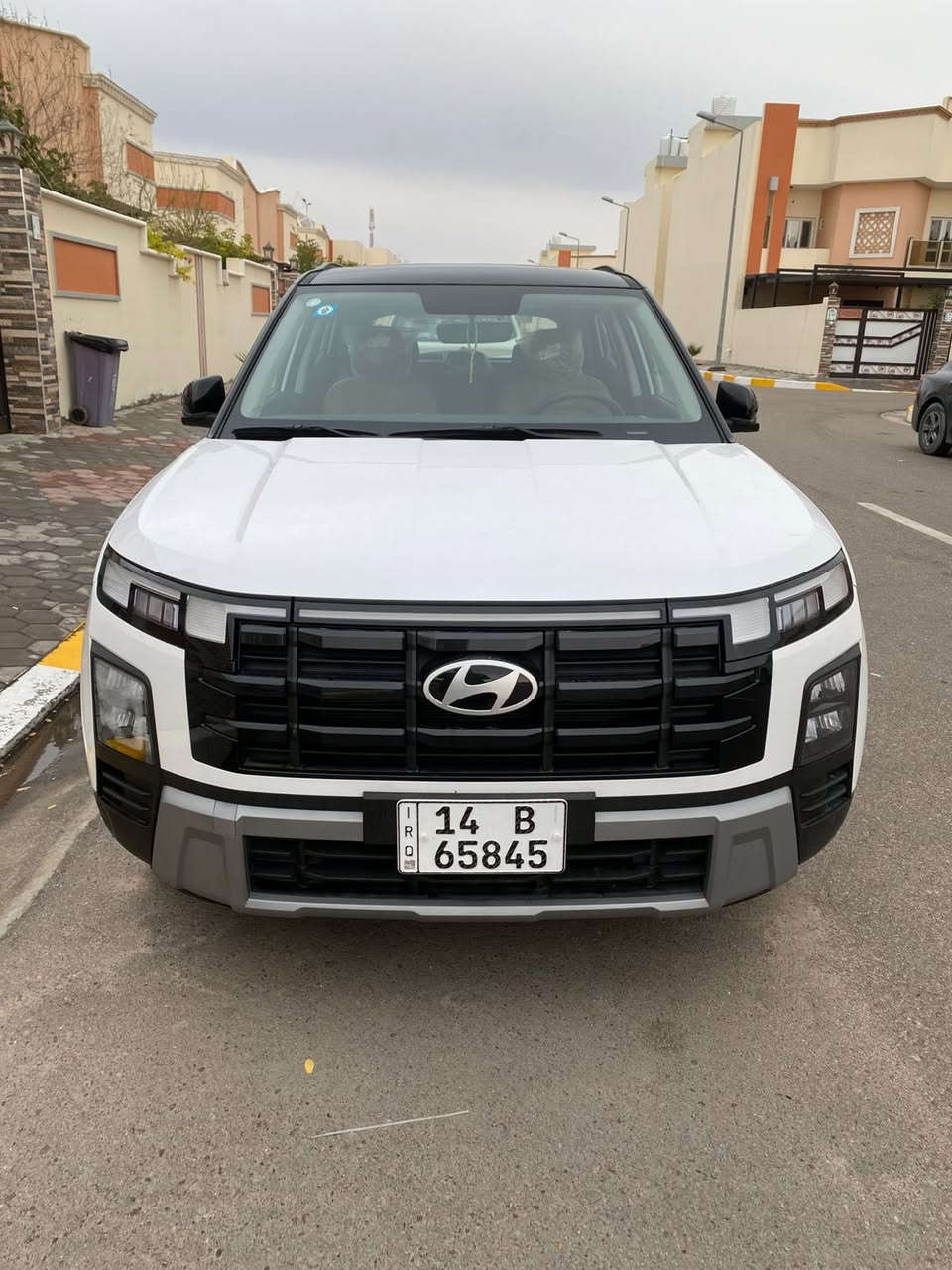 للبيع هونداي كريتا 2026 زيرو خليجي ضمان شركه هونداي الاولى موترز
.
محرك 4 سلندر 1500cc دبل نوزل
سقف بانوراما اسود
مري كهرباء بصمه تشغيل بصمه ابواب 
تشغيل عن بعد كير شفتات كامره خلفيه دواره
ماشيه 3000 كيلو 
السعر ؛ 30 مليون 
للاستفسار:
***********
***********
