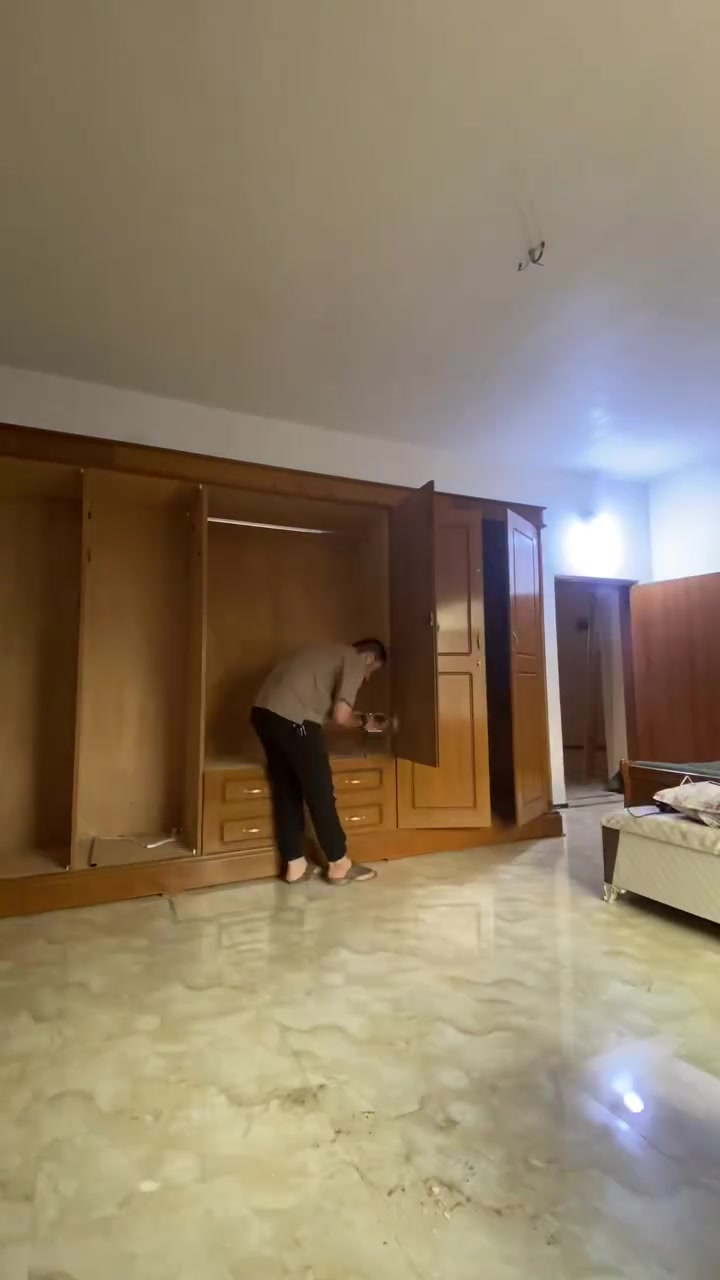 السلام عليكم الي يحتاج فك وتركيب غرف نوم تواصل )(***********

موجود كادر كامل فل وشد
ولي يحتاج تخت
— في ‏جامعة تكريت‏.
