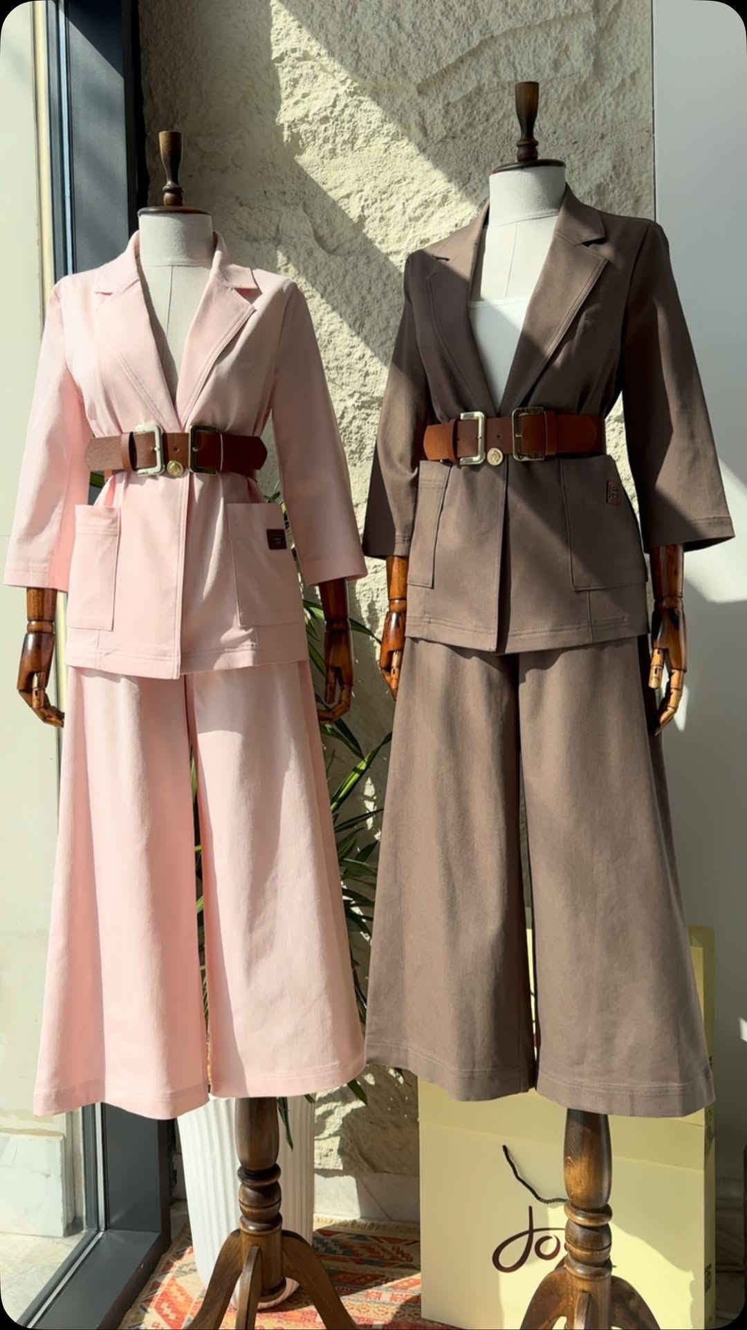 اناقة تصاغ بتفاصيل هادئة 🤎
 جديد ازياء لويا 🍋 سوت 🍋
@loya_fashion2
_________________________
قياس : 36.38.40.42.
 ________________________ 
الالوان : المعروضه فقط
  _________________________
‏‎الفرع الاول - المنصور 14 رمضان - مقابل حلويات ابو عفيف 📍 
الفرع الثاني - البنوك - شارع الكنيسه - مجاور بن رضا علوان 📍
_________________________
‏‎للحجز ارسل رسالة - الاسم - العنوان كامل - رقم هاتف
_________________________


**إذا كنت صاحب هذا الإعلان وتريد حذفه لأي سبب، رجاءا أرسل رسالة إلى الدعم الفني**