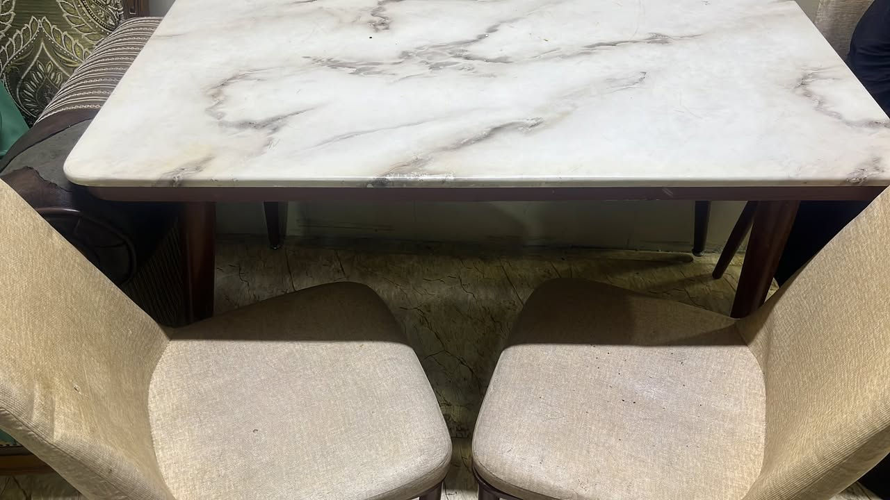 ميز طعام أربع كراسي مرمر 
غرفه نوم تركي 
كنتور كويتي قاطين 
***********
