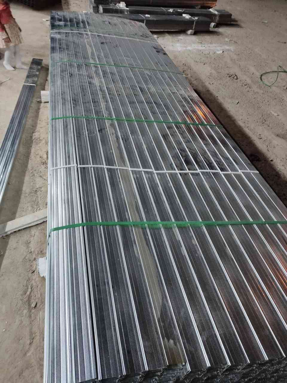 عروضنا مستمرة على الجبس بورد التركي وزوايا جبس بورد وجميع انواع الجنلات بأسعار تنافسية 
بإدارة احمد ***********
العنوان البصرة -الهارثه -عمود 253
