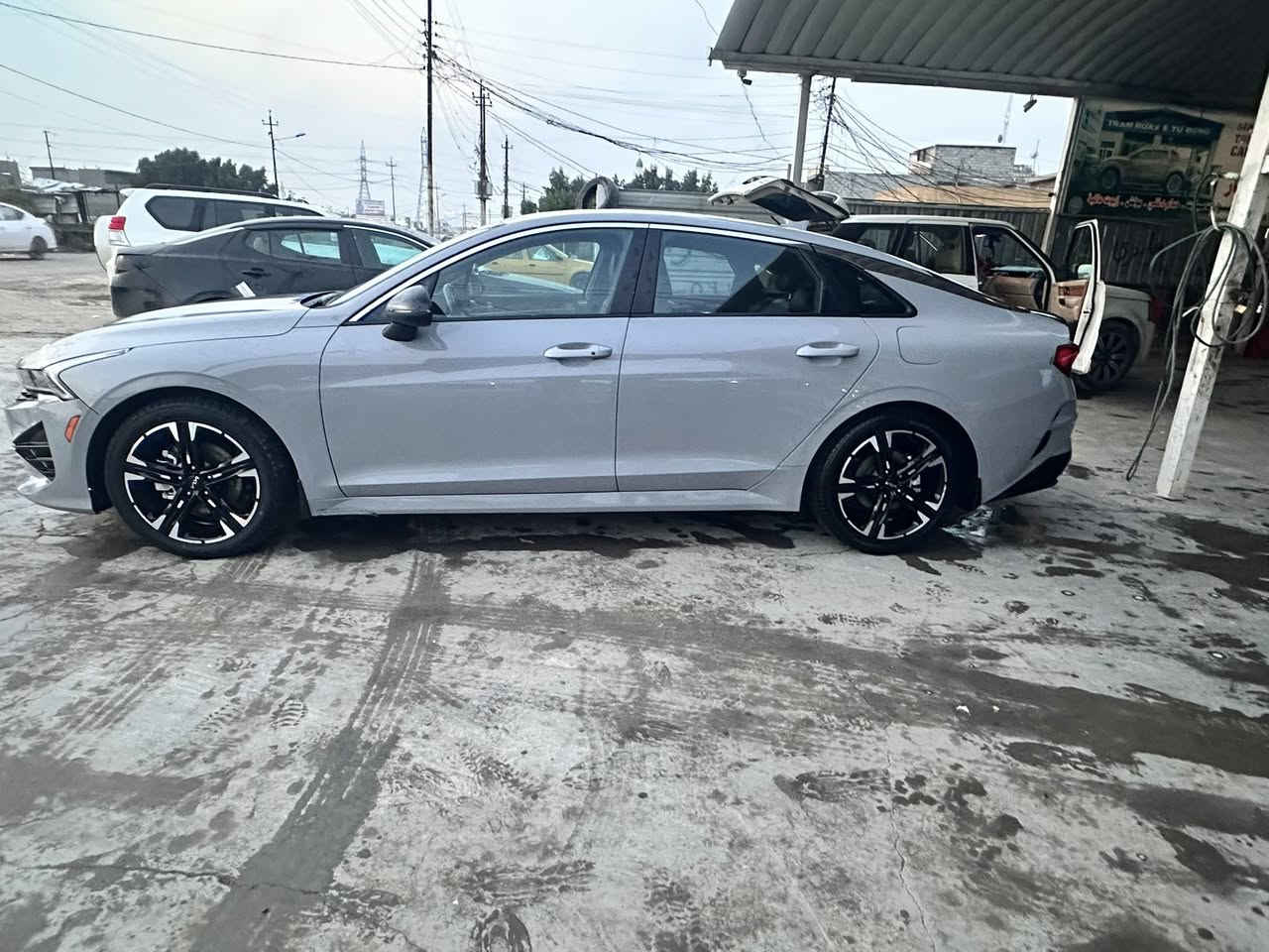 كيا k5  وارد امريكي موديل 2024 للبيع السياره بيها شويه بحافة البنيد السياره GT يعني فول عدا الفتحه مكينه 1600 مكانها بغداد الدوره زراعي دجله خلف كلية دجله السعر 175 وبيها مجال بسيط حك الجي***********
الشراي يتصل ويدلل لان اني غير متواجد علفيس
