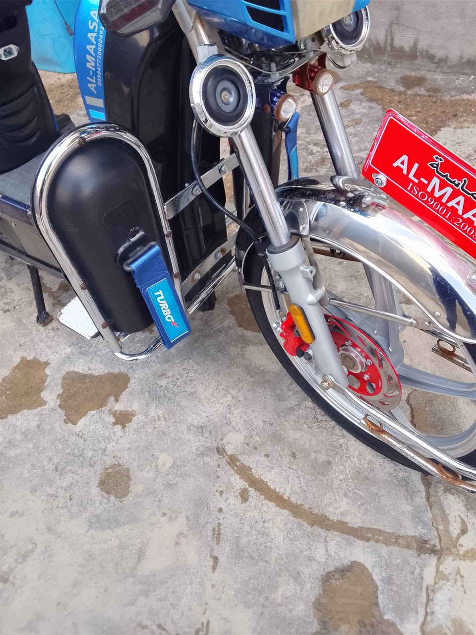 السلام عليكم ورحمه الله وبركاته 
دراجه شحن للبيع 
5 بطاريات عالفحص كلهن 10 
اشاير شغالة 
اربع نمر شغالة 
كيلو متر شغال
بك R شغال 
لايت عالي ناصي وظايفيلة بلوجكترات ثنين زنون 
صندوك جنطة خلفية 
سماعات بلوتوث 
ستاند موبايل 
تايرات جدد 
السعر 400 ومجال حك الجية 
ملاحظة بس كسر بالظهر وبالمازدة 
هاتف *********** واتساب 
مع تحياتي للجميع 🖤
