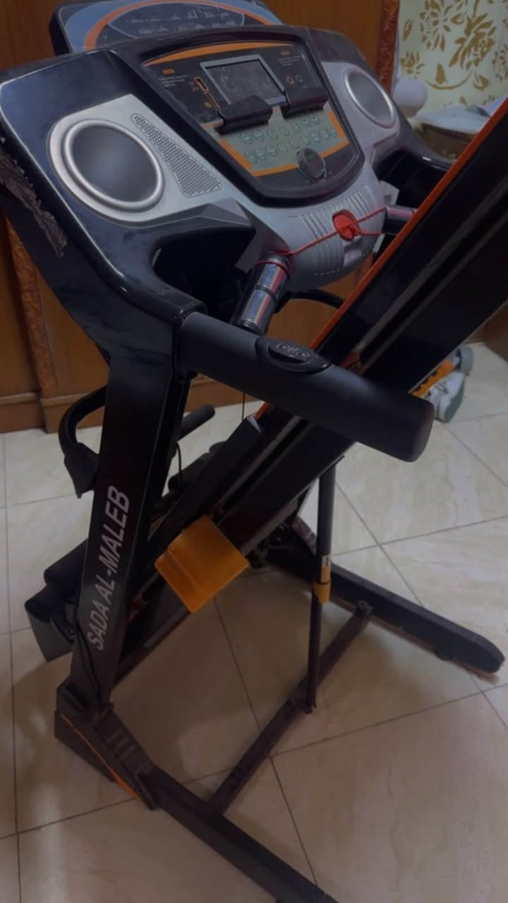 جهاز جري اصلي عطل شاشة فقط كما موضح في الفيديو يتحمل وزن 160 كيلو حقيقي16 كم السرعة سبب عطل الشاشه تماس كهربائي سعر الجهاز الجديد في العشار شارع الوطن 700 الف 
السعر 250 الف وبي مجال للتواصل على الرقم التالي 
***********
مكان البصرة كرمة علي
