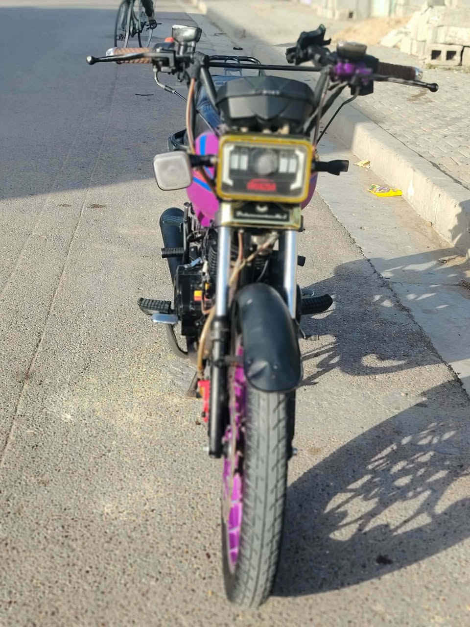 اسلام عليكم دراجه للبيع سفان موديل 25  اوراق اصوليه دراجه نضيفه أو حلوه شلعه أو معدل محرك ما مفتوح السعر 700 أو بي مجال الشراي يتصل على الرقم *********** بي واتساب مكلف بلنشر هذا رقم صاحب الدراجه
